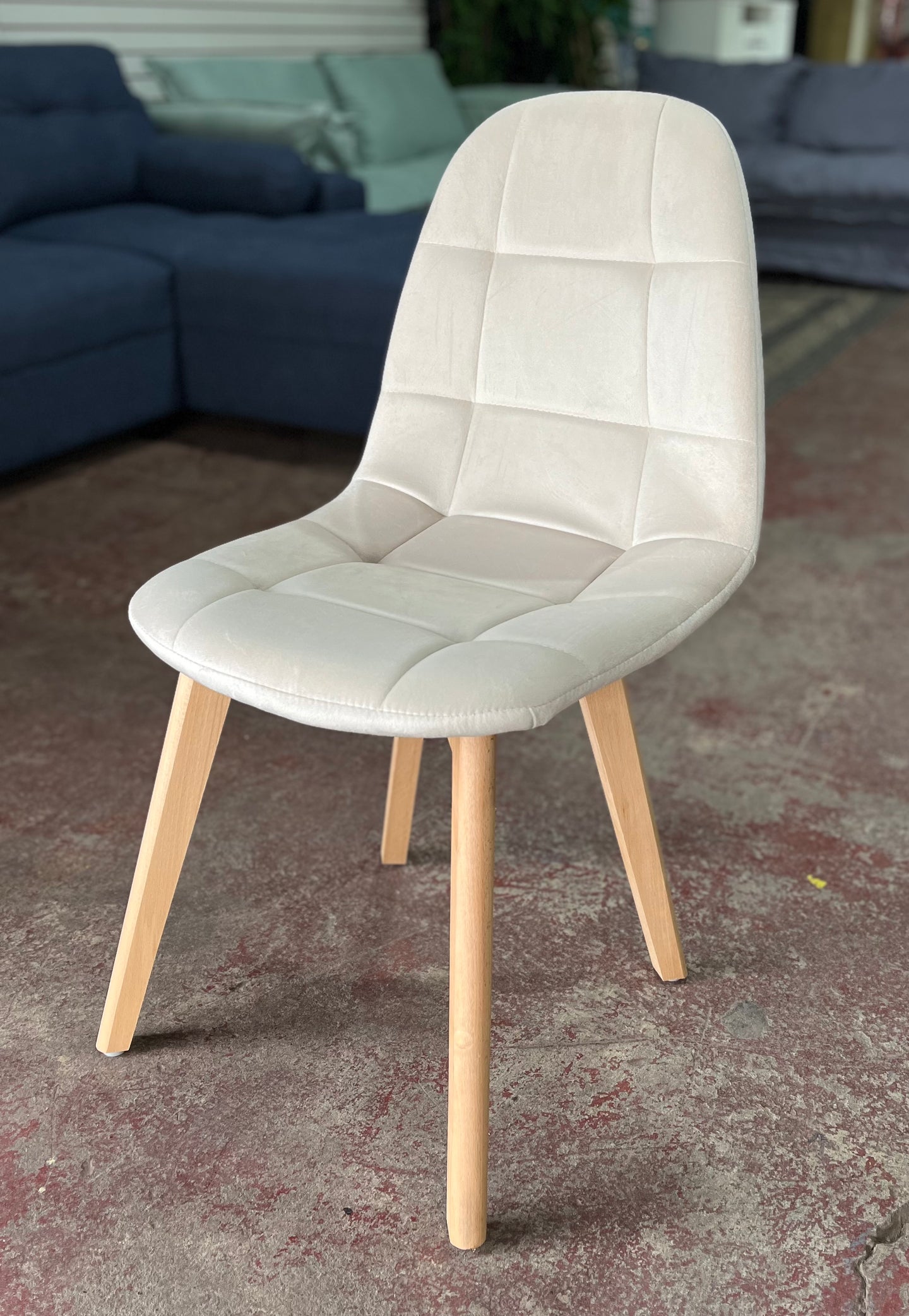 Silla Tulip capitones felpa beige